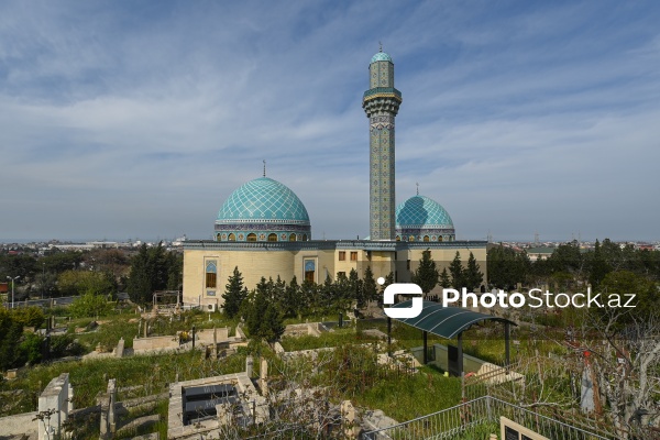 Şüvəlan qəsəbəsində yerləşən "Mir Mövsüm Ağa" ziyarətgah kompleksi