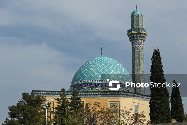 Şüvəlan qəsəbəsində yerləşən "Mir Mövsüm Ağa" ziyarətgah kompleksi