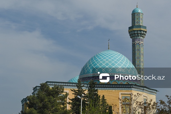 Şüvəlan qəsəbəsində yerləşən "Mir Mövsüm Ağa" ziyarətgah kompleksi