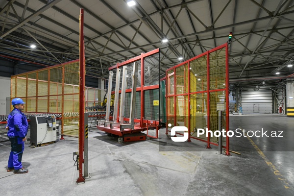 Azərbaycanda vərəqə şüşə istehsal edən ilk zavod