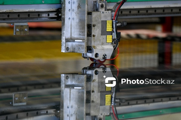 Azərbaycanda vərəqə şüşə istehsal edən ilk zavod