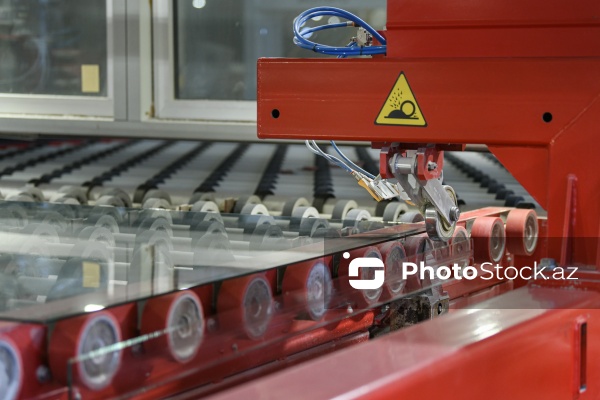 Azərbaycanda vərəqə şüşə istehsal edən ilk zavod