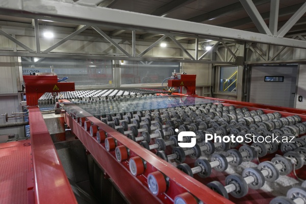 Azərbaycanda vərəqə şüşə istehsal edən ilk zavod