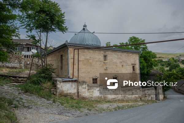 Sündü kəndində yerləşən qədim məscid