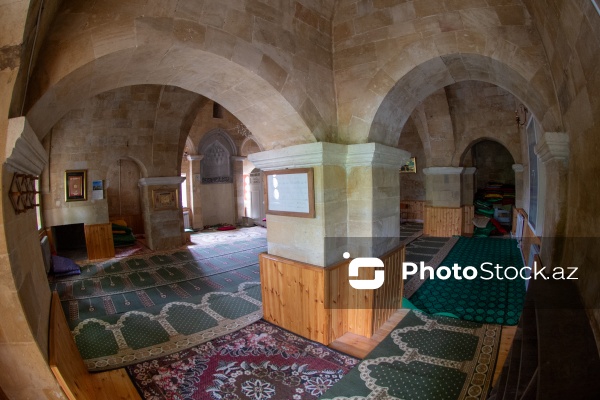 Sündü kəndində yerləşən qədim məscid