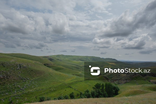 Qobustan rayonunun Sündü kəndində yerləşən qədim mağaralar