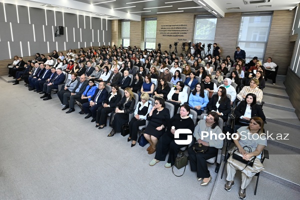 “Tam orta təhsil səviyyəsində xarici dil fənləri üzrə qiymətləndirmə: yeni yanaşmalar və perspektivlər” mövzusunda keçirilən tədbir