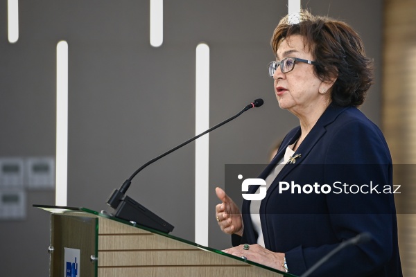 Məleykə Abbaszadə - “Tam orta təhsil səviyyəsində xarici dil fənləri üzrə qiymətləndirmə: yeni yanaşmalar və perspektivlər” mövzusunda tədbirdə