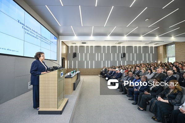 “Tam orta təhsil səviyyəsində xarici dil fənləri üzrə qiymətləndirmə: yeni yanaşmalar və perspektivlər” mövzusunda keçirilən tədbir