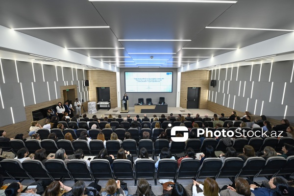 “Tam orta təhsil səviyyəsində xarici dil fənləri üzrə qiymətləndirmə: yeni yanaşmalar və perspektivlər” mövzusunda keçirilən tədbir