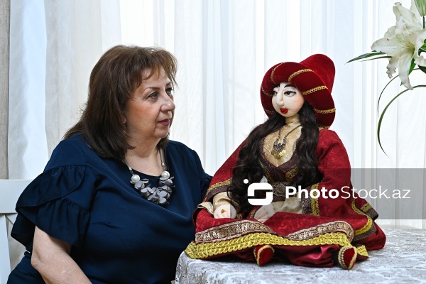 Tanınmış portret kuklaları ustası, Rəssamlar İttifaqının üzvü Tamilla Qurbanova