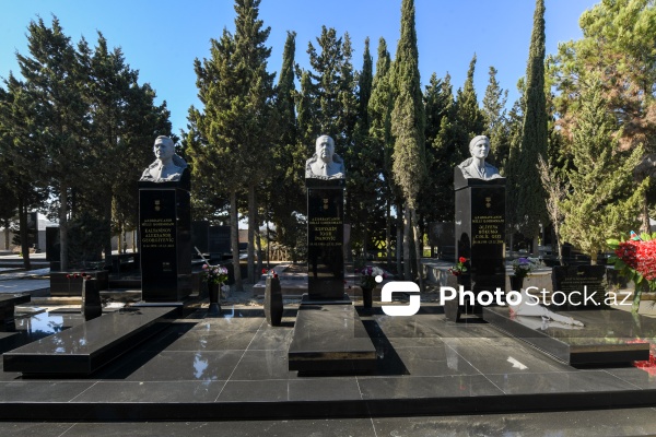 Təyyarə qəzasında həlak olan ekipaj üzvlərinin büstü qoyuldu