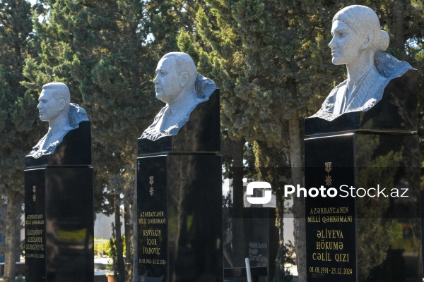 Təyyarə qəzasında həlak olan ekipaj üzvlərinin büstü qoyuldu