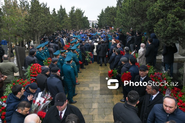 Təyyarə qəzasında həlak olan ekipaj üzvlərinin dəfn mərasimi