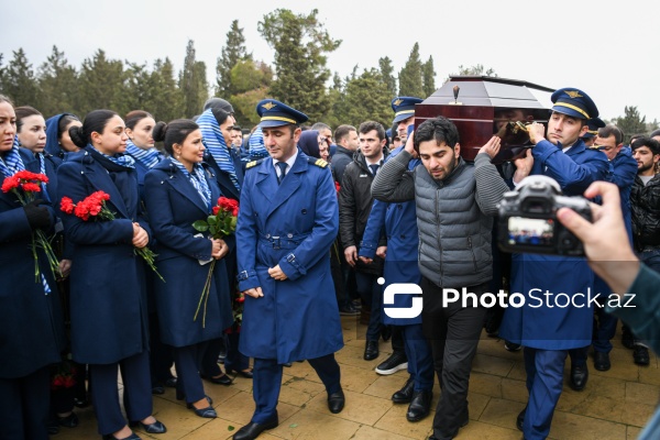 Təyyarə qəzasında həlak olan ekipaj üzvlərinin dəfn mərasimi