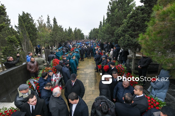 Təyyarə qəzasında həlak olan ekipaj üzvlərinin dəfn mərasimi