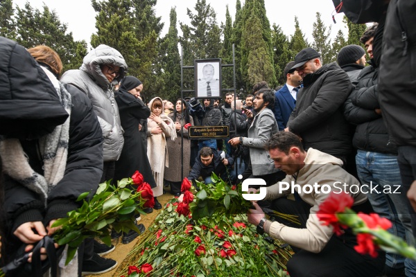 Təyyarə qəzasında həlak olan ekipaj üzvlərinin dəfn mərasimi