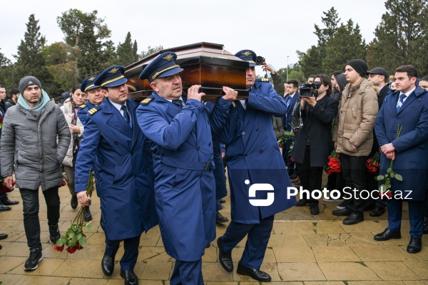 Təyyarə qəzasında həlak olan ekipaj üzvlərinin dəfn mərasimi