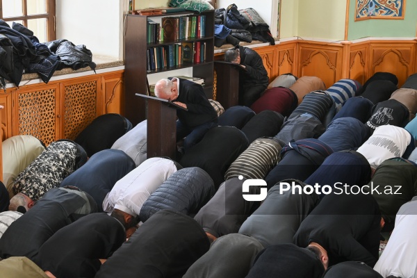 Təzəpir məscidində qılınan Ramazan ayının bayram namazı