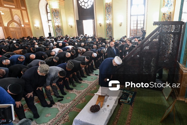 Təzəpir məscidində qılınan Ramazan ayının bayram namazı