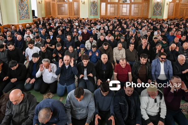 Təzəpir məscidində qılınan Ramazan ayının bayram namazı