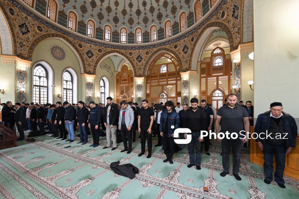 Təzəpir məscidində qılınan Ramazan ayının bayram namazı