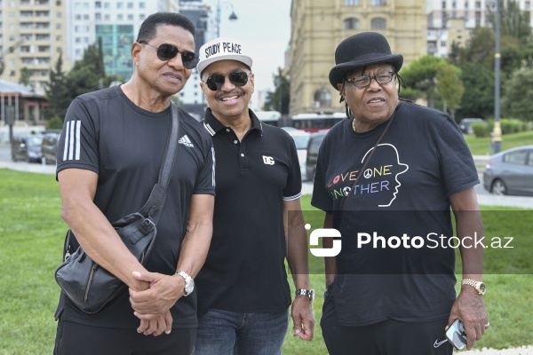 The Jacksons musiqi qrupunun üzvlərinin Bakı gəzintisi