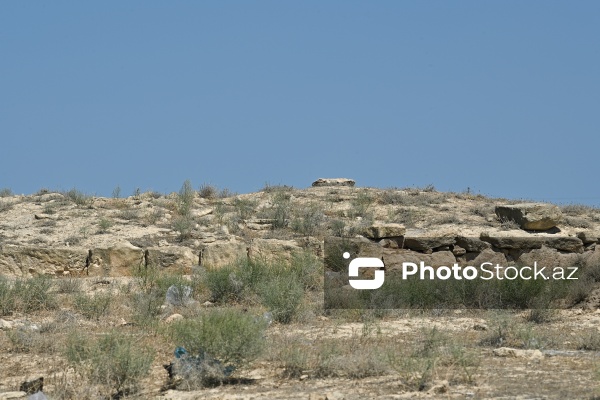 Türkan qəsəbində yerləşən “Kurqan çölü” və “Daş yollar” tarixi abidələri