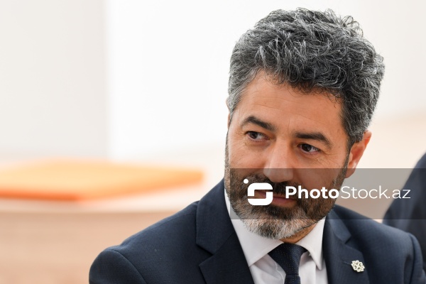 Türkiyə Maarif Vəqfinin idarə heyətinin üzvü Mehmet Özkanın mətbuat nümayəndələri ilə görüşü