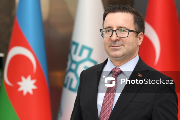 Türkiyə Maarif Vəqfinin idarə heyətinin üzvü Mehmet Özkanın mətbuat nümayəndələri ilə görüşü