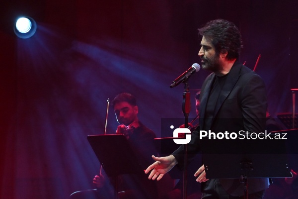 Türkiyəli müğənni Mahsun Kırmızıgülün Bakı Konqres Mərkəzindəki konserti