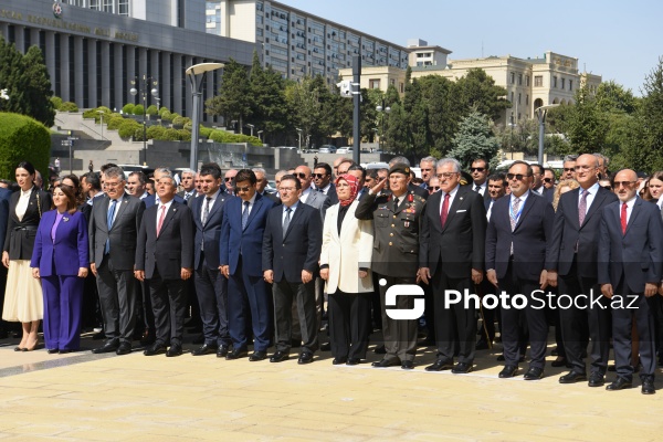 Türkiyənin Zəfər bayramı münasibətilə Bakıdakı "Türk Şəhidliyi" abidəsi ziyarət olunub