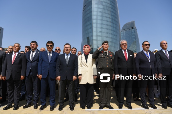 Türkiyənin Zəfər bayramı münasibətilə Bakıdakı "Türk Şəhidliyi" abidəsi ziyarət olunub