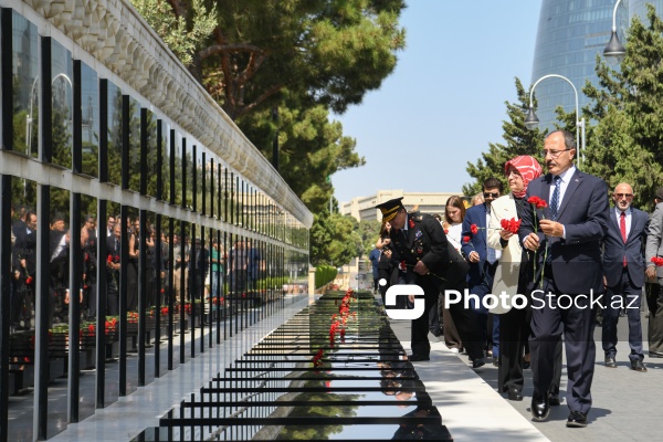 Türkiyənin Zəfər bayramı münasibətilə Bakıdakı "Türk Şəhidliyi" abidəsi ziyarət olunub