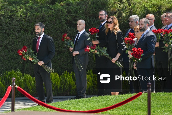 Ümummilli Lider Heydər Əliyevin xatirəsi anılır