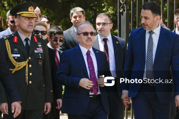 Ümummilli Lider Heydər Əliyevin xatirəsi anılır