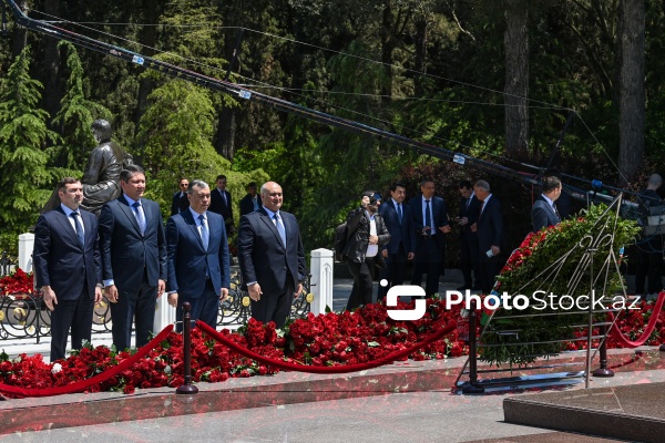Ümummilli Lider Heydər Əliyevin xatirəsi anılır