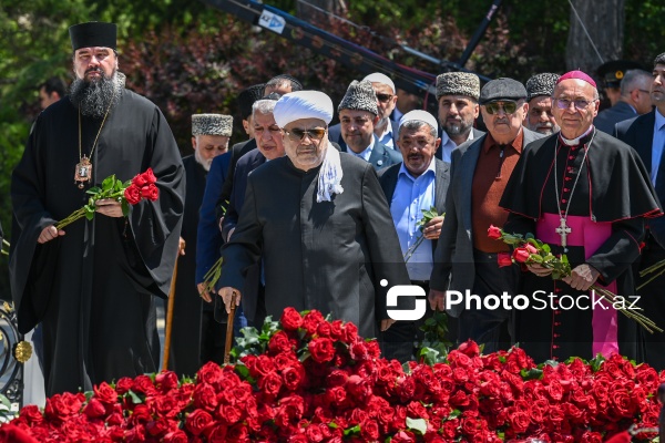 Ümummilli Lider Heydər Əliyevin xatirəsi anılır