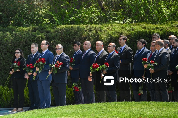Ümummilli Lider Heydər Əliyevin xatirəsi anılır