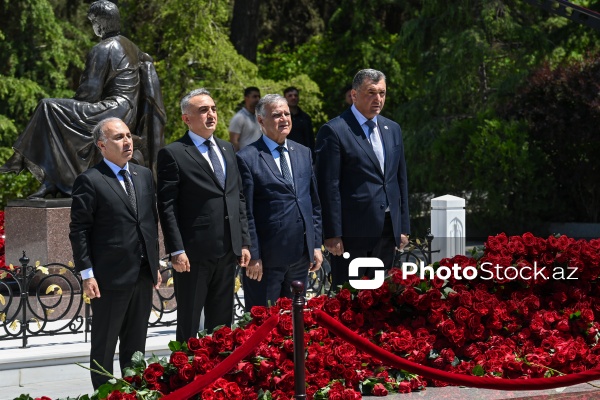 Ümummilli Lider Heydər Əliyevin xatirəsi anılır