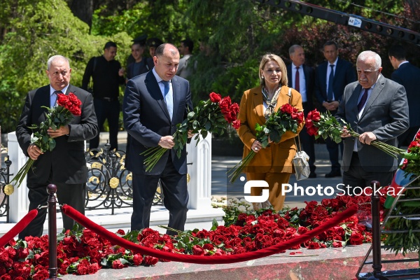 Ümummilli Lider Heydər Əliyevin xatirəsi anılır