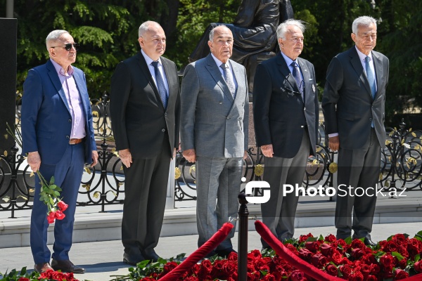 Ümummilli Lider Heydər Əliyevin xatirəsi anılır