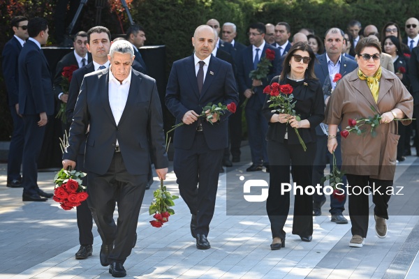 Ümummilli Lider Heydər Əliyevin xatirəsi anılır