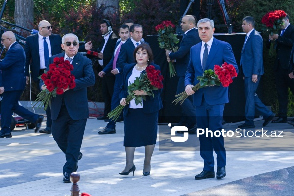 Ümummilli Lider Heydər Əliyevin xatirəsi anılır