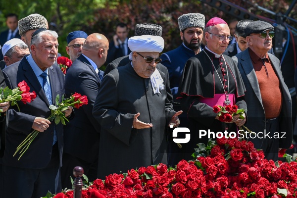 Ümummilli Lider Heydər Əliyevin xatirəsi anılır