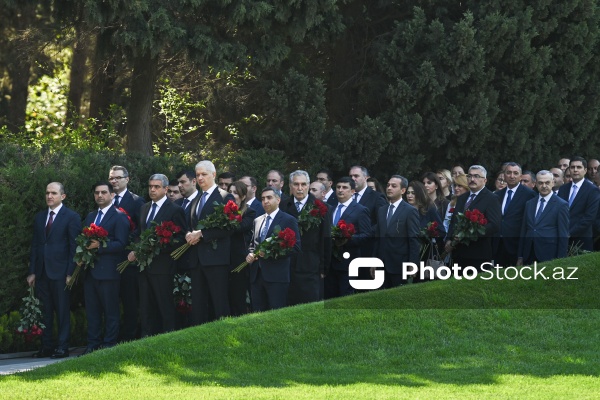 Ümummilli Lider Heydər Əliyevin xatirəsi anılır