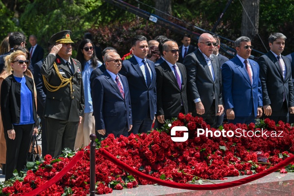 Ümummilli Lider Heydər Əliyevin xatirəsi anılır