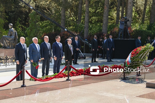 Ümummilli Lider Heydər Əliyevin xatirəsi anılır