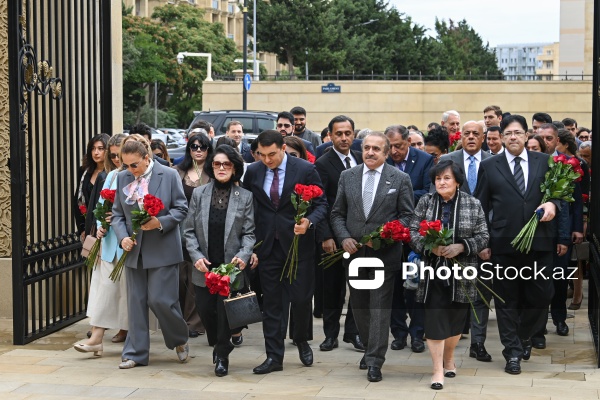 Fəxri Xiyabanda Üzeyir Hacıbəylinin 140 illiyinə həsr olunmuş anım mərasimi