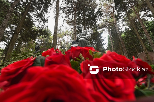 Fəxri Xiyabanda Üzeyir Hacıbəylinin 140 illiyinə həsr olunmuş anım mərasimi